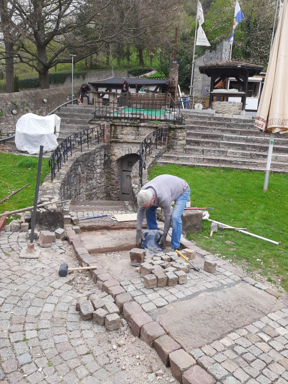 NEWS_Steine_verlegen